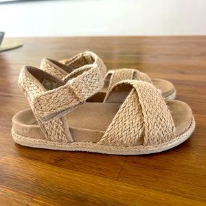 SOLD! Beautiful woven Zara Sandals Girls size 27 (10)